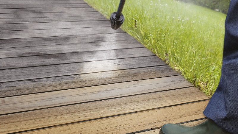Step-by-Step Guide How to Remove Algae & Moss From Decking