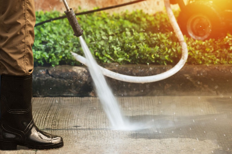 How to Clean a Driveway with a Pressure Washer