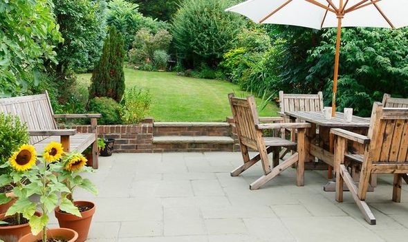 Tips to keep paving slabs clean for longer