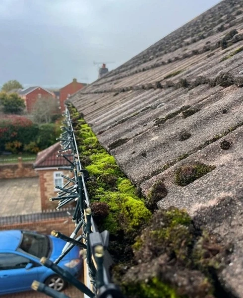 Gutter cleaning case 04 before (Bristol)