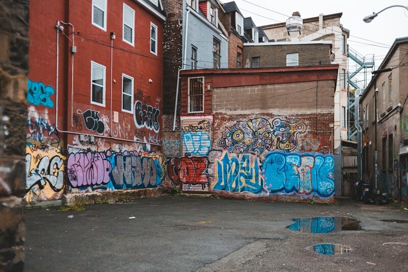 Commonly used methods for removing graffiti from bricks