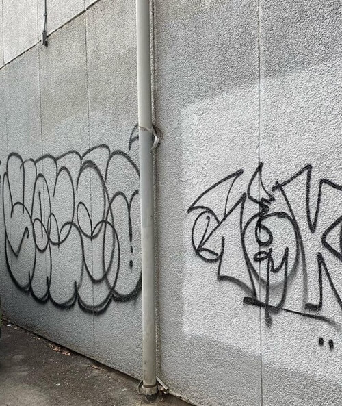 Graffiti removal case 03 before (Bristol)